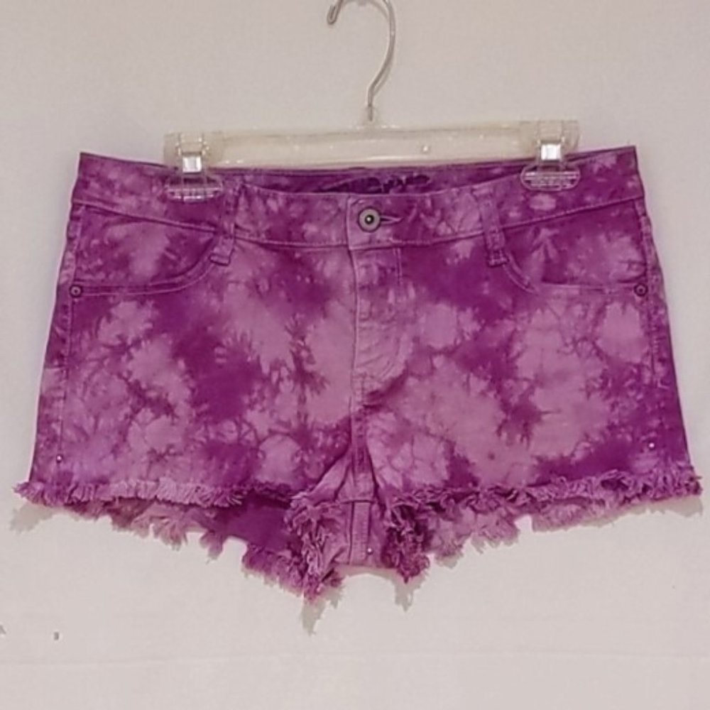Arizona Jeans Short - Mid Rise Frayed Style Camo Purple shorts. Size 11